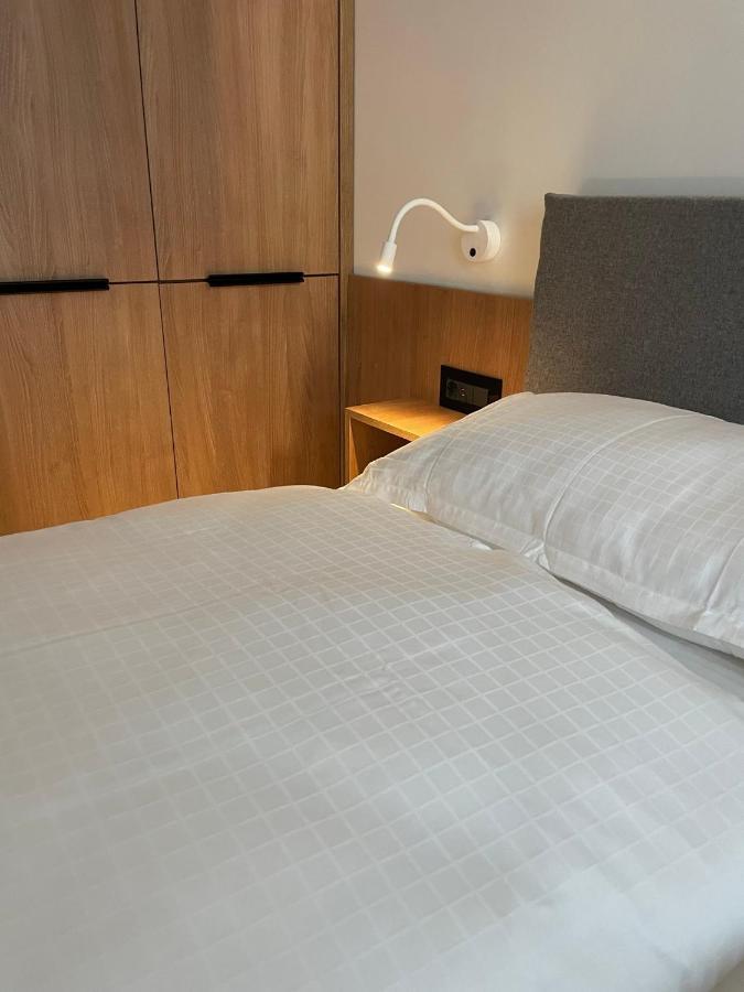 Luxury By The Lake Ap 25 Sibiu Exterior photo