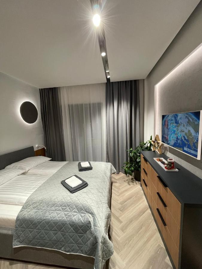 Luxury By The Lake Ap 25 Sibiu Exterior photo