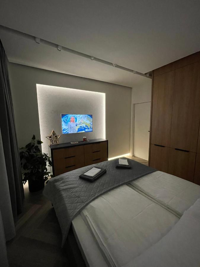 Luxury By The Lake Ap 25 Sibiu Exterior photo