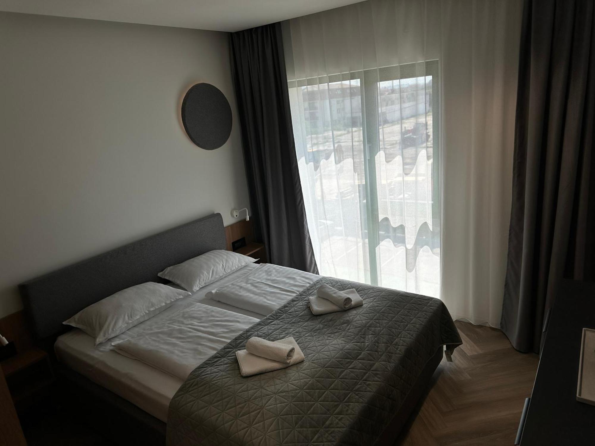 Luxury By The Lake Ap 25 Sibiu Exterior photo