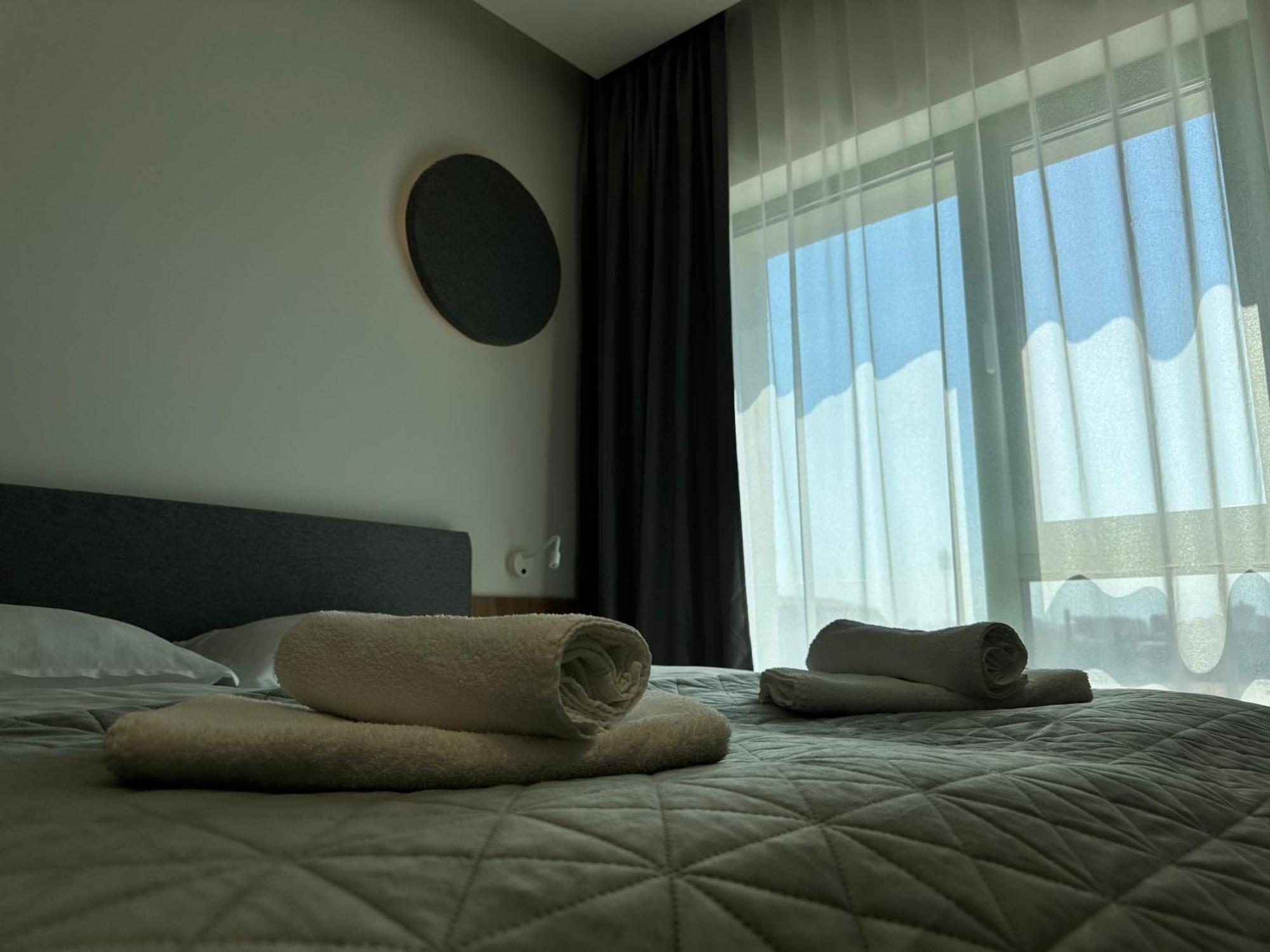 Luxury By The Lake Ap 25 Sibiu Exterior photo